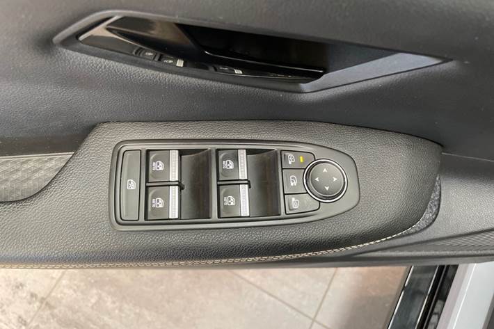 Grå Renault Megane E-Tech fra 2024