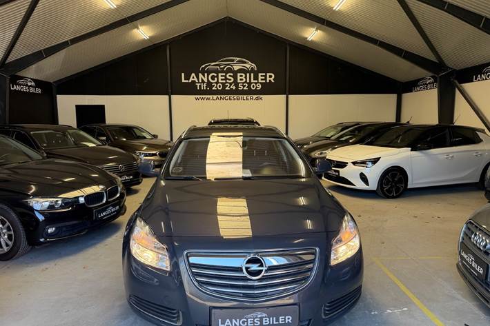 Grå Opel Insignia fra 2013