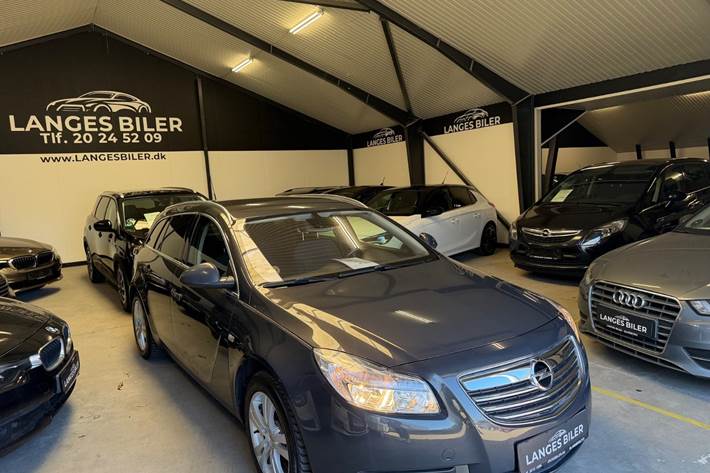 Grå Opel Insignia fra 2013