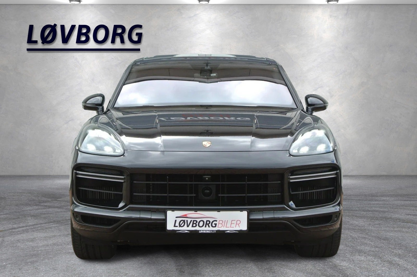 Sort Porsche Cayenne Turbo fra 2018
