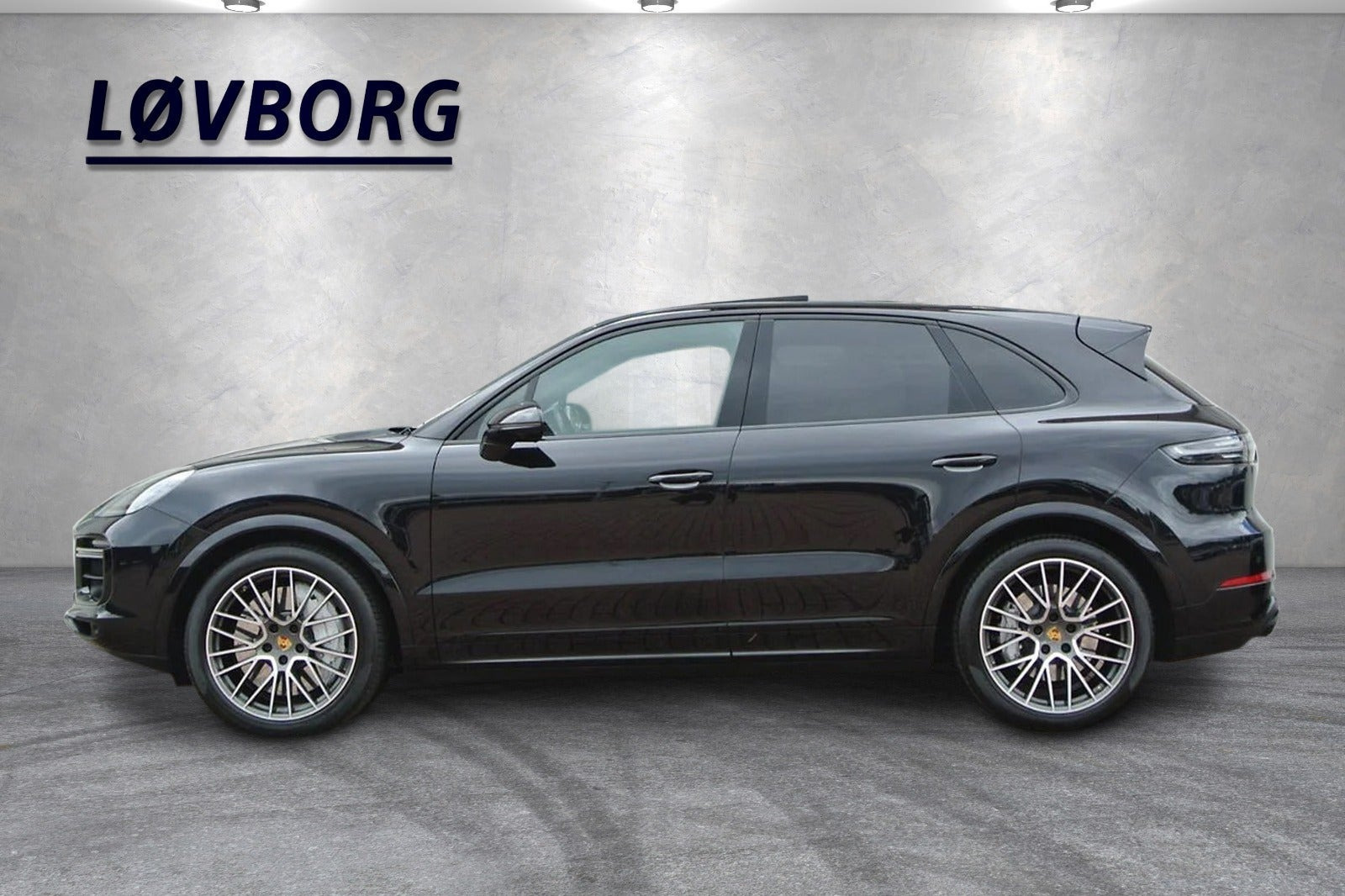 Sort Porsche Cayenne Turbo fra 2018
