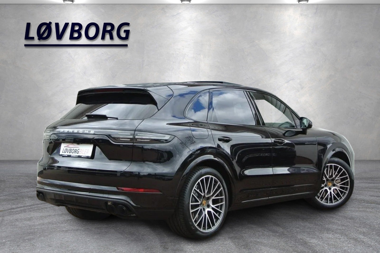 Sort Porsche Cayenne Turbo fra 2018