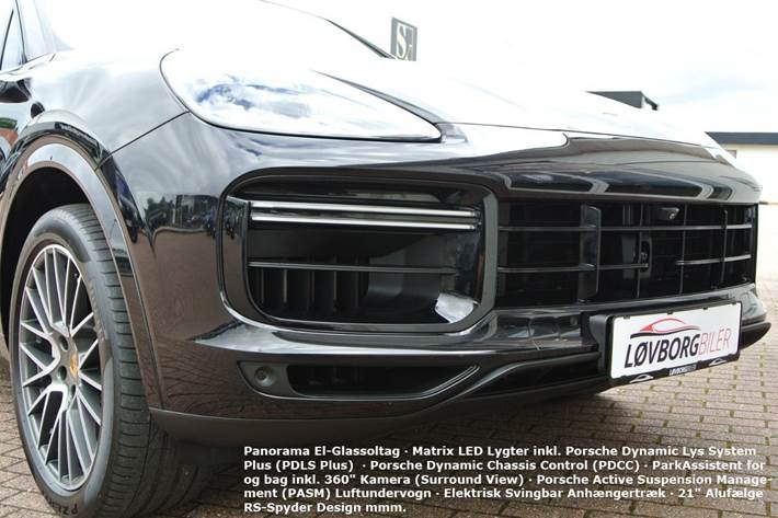 Sort Porsche Cayenne Turbo fra 2018