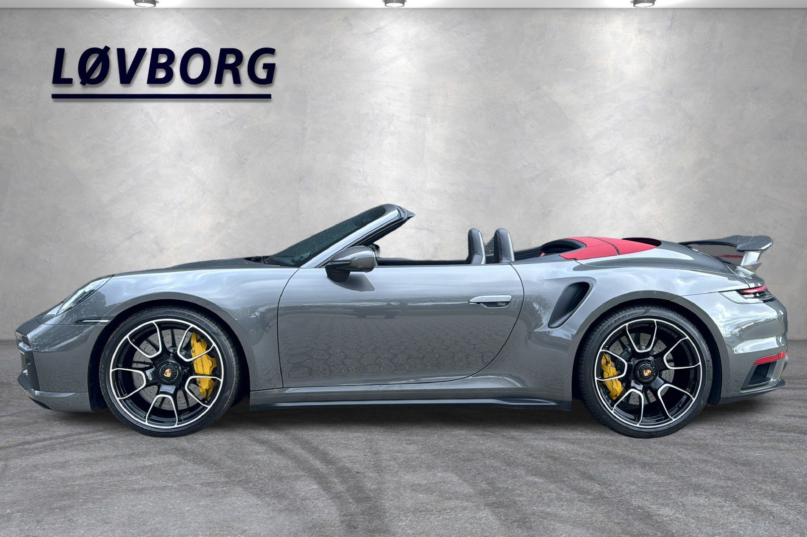 Grå Porsche 911 Turbo S fra 2021