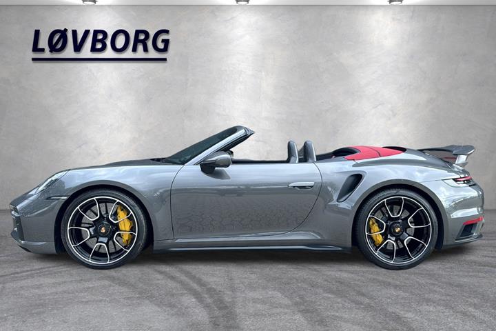Grå Porsche 911 Turbo S fra 2021