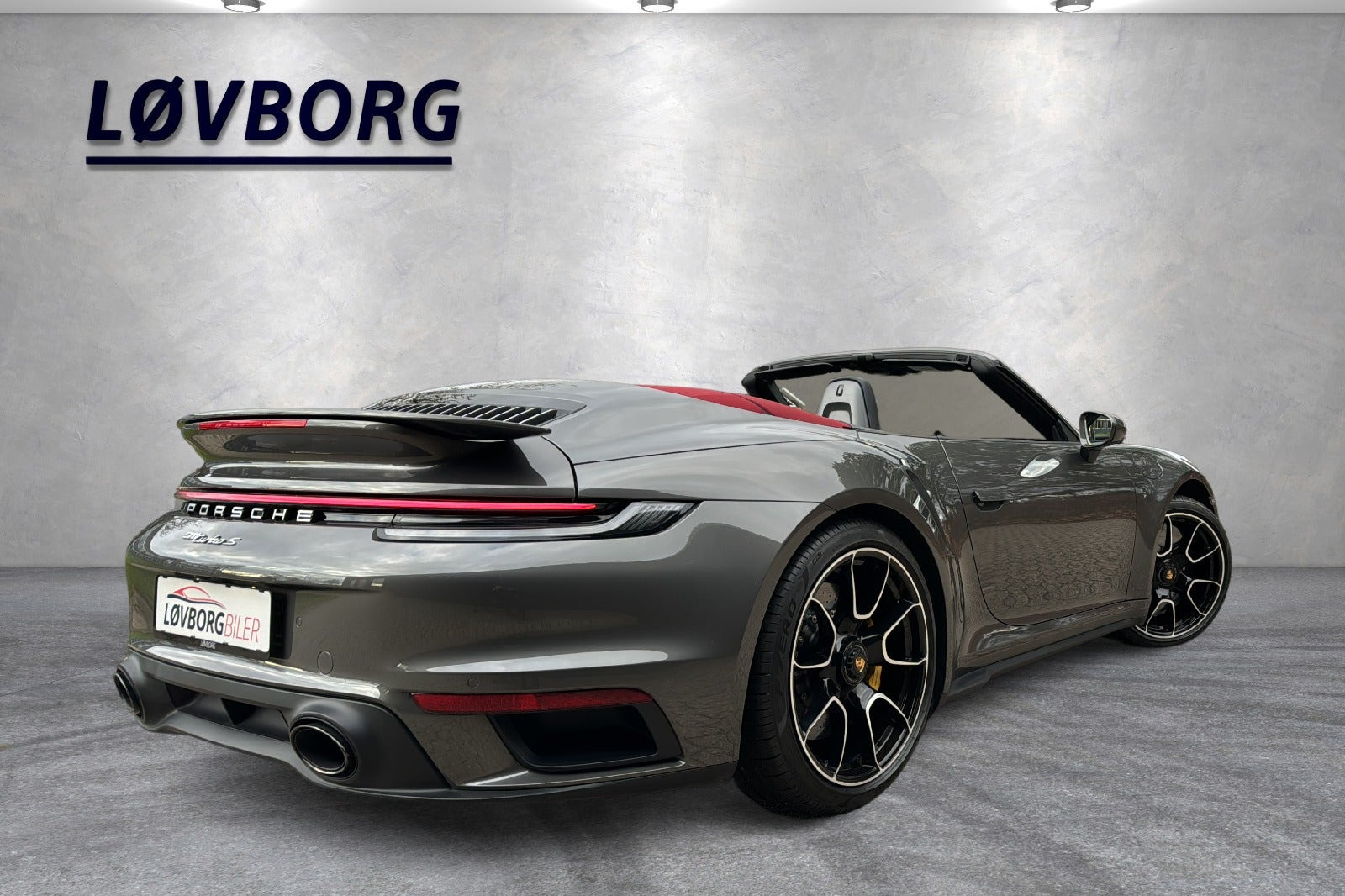 Grå Porsche 911 Turbo S fra 2021