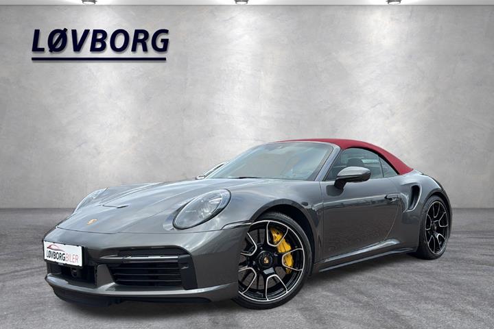 Grå Porsche 911 Turbo S fra 2021