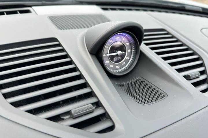 Grå Porsche 911 Turbo S fra 2021