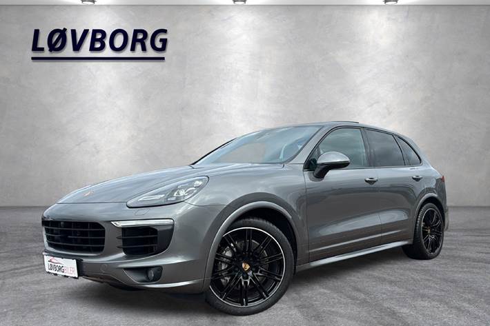 Grå Porsche Cayenne S fra 2016