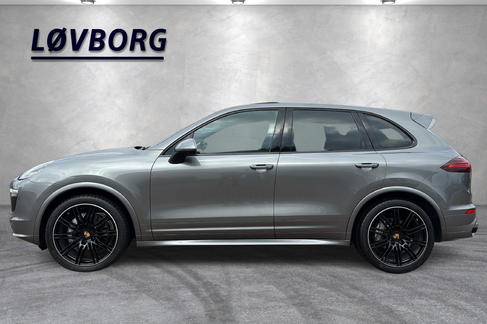 Grå Porsche Cayenne S fra 2016
