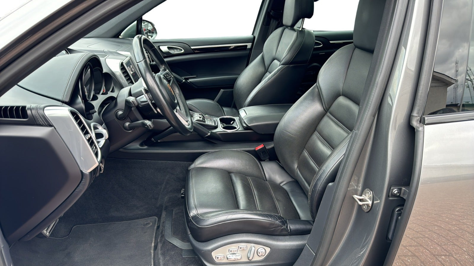 Grå Porsche Cayenne S fra 2016