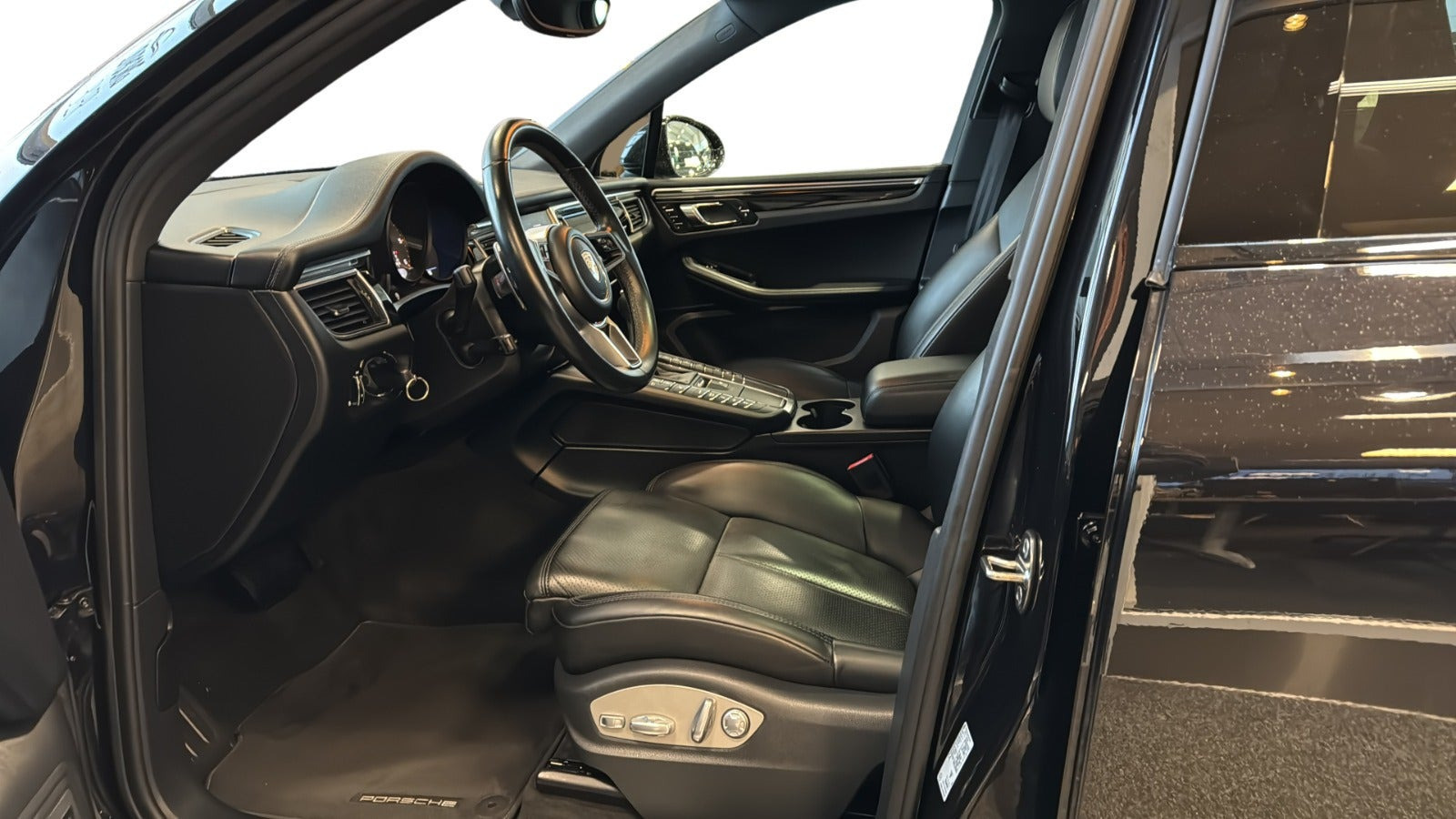 Sort Porsche Macan S fra 2016