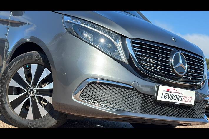 Grå Mercedes EQV300 fra 2023