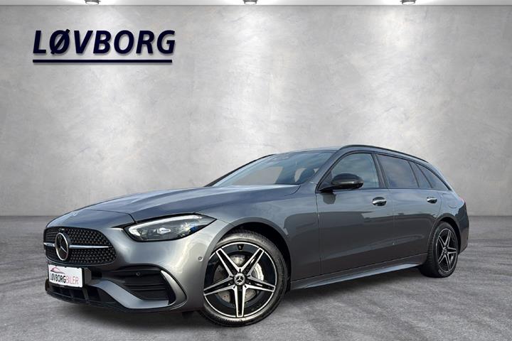 Grå Mercedes C300 de fra 2024 set udefra