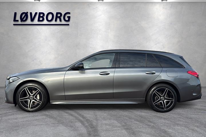 Grå Mercedes C300 de fra 2024