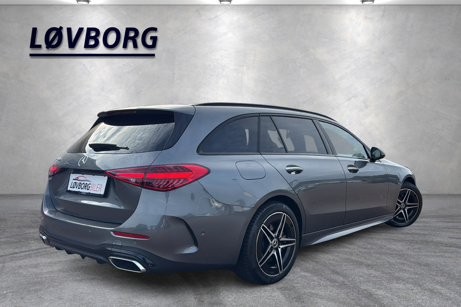 Grå Mercedes C300 de fra 2024