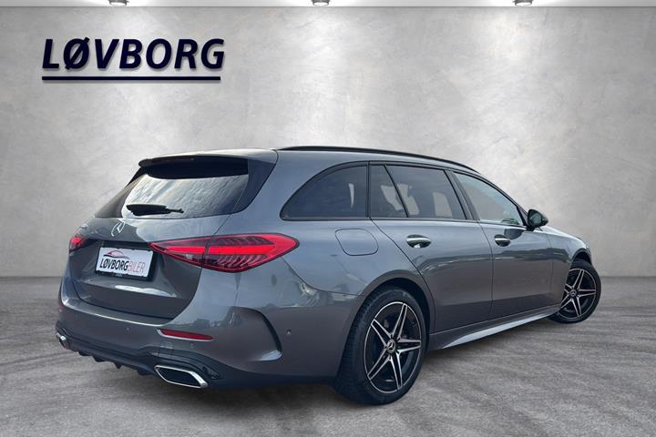 Grå Mercedes C300 de fra 2024