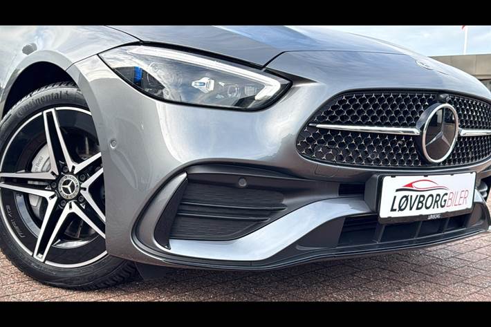 Grå Mercedes C300 de fra 2024