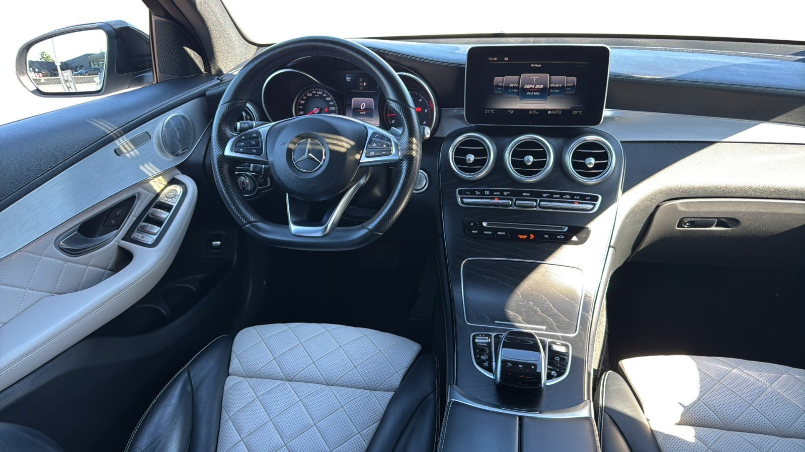 Hvid Mercedes GLC350 d fra 2017
