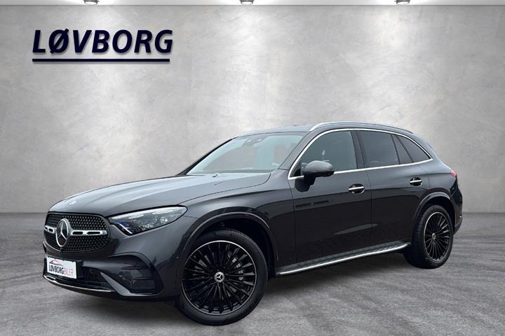 Grå Mercedes GLC220 d fra 2023 set udefra