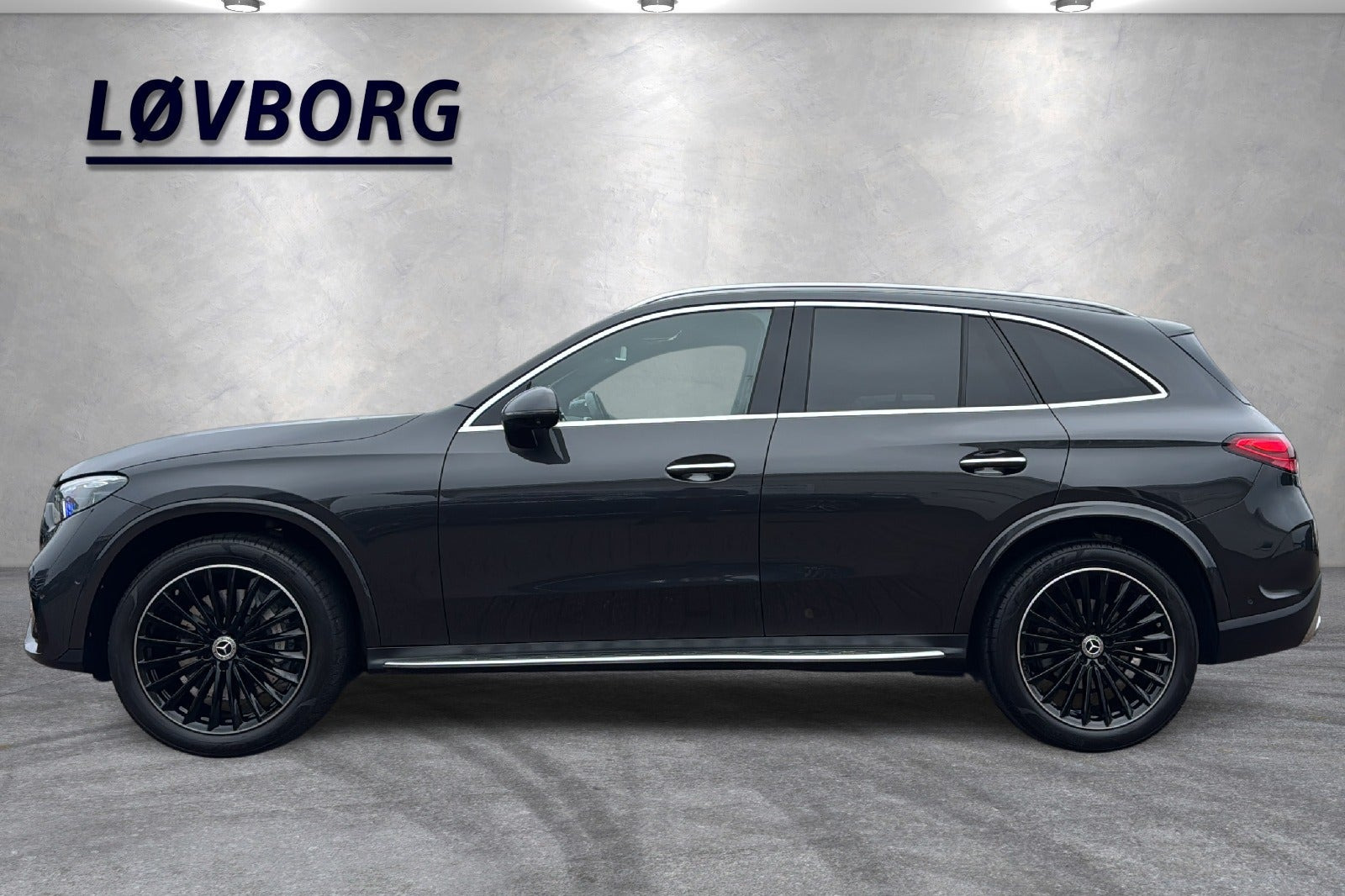 Grå Mercedes GLC220 d fra 2023