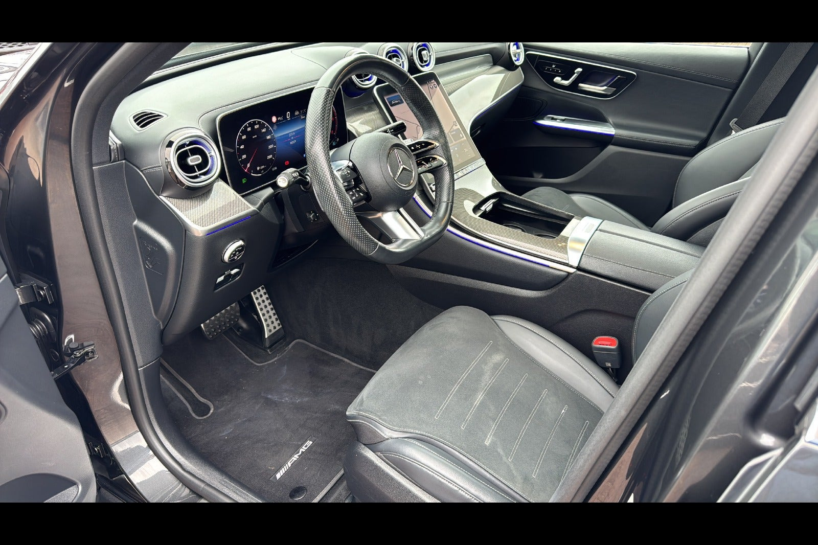 Grå Mercedes GLC220 d fra 2023