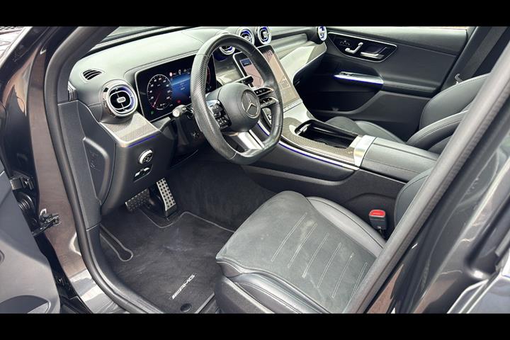Grå Mercedes GLC220 d fra 2023