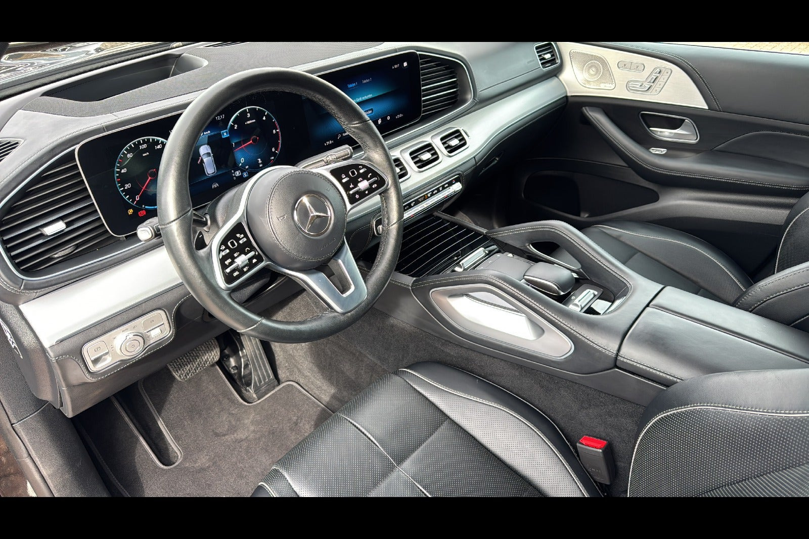 Sort Mercedes GLE400 d fra 2022 set indefra