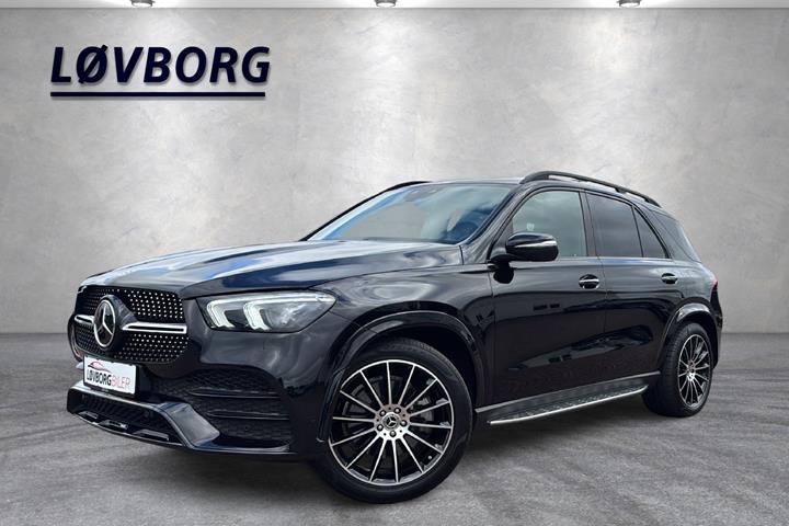 Sort Mercedes GLE350 de fra 2022 set udefra
