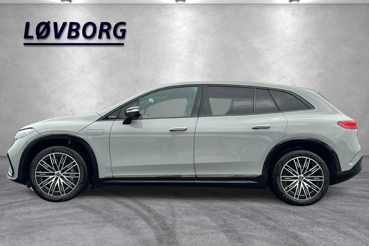 Grå Mercedes EQS450 SUV fra 2023