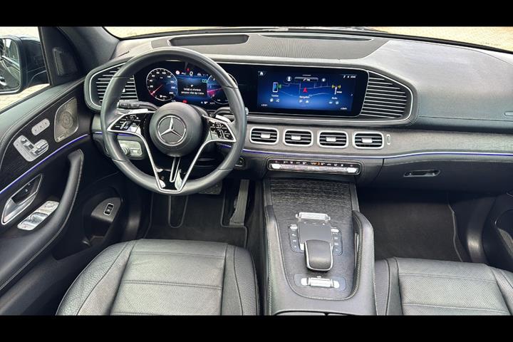 Sort Mercedes GLE450 d fra 2024 set indefra