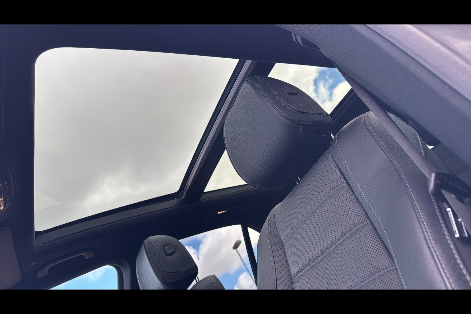 Sort Mercedes GLE450 d fra 2024