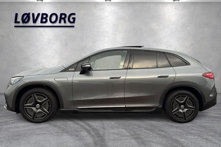 Grå Mercedes EQE350 SUV fra 2023