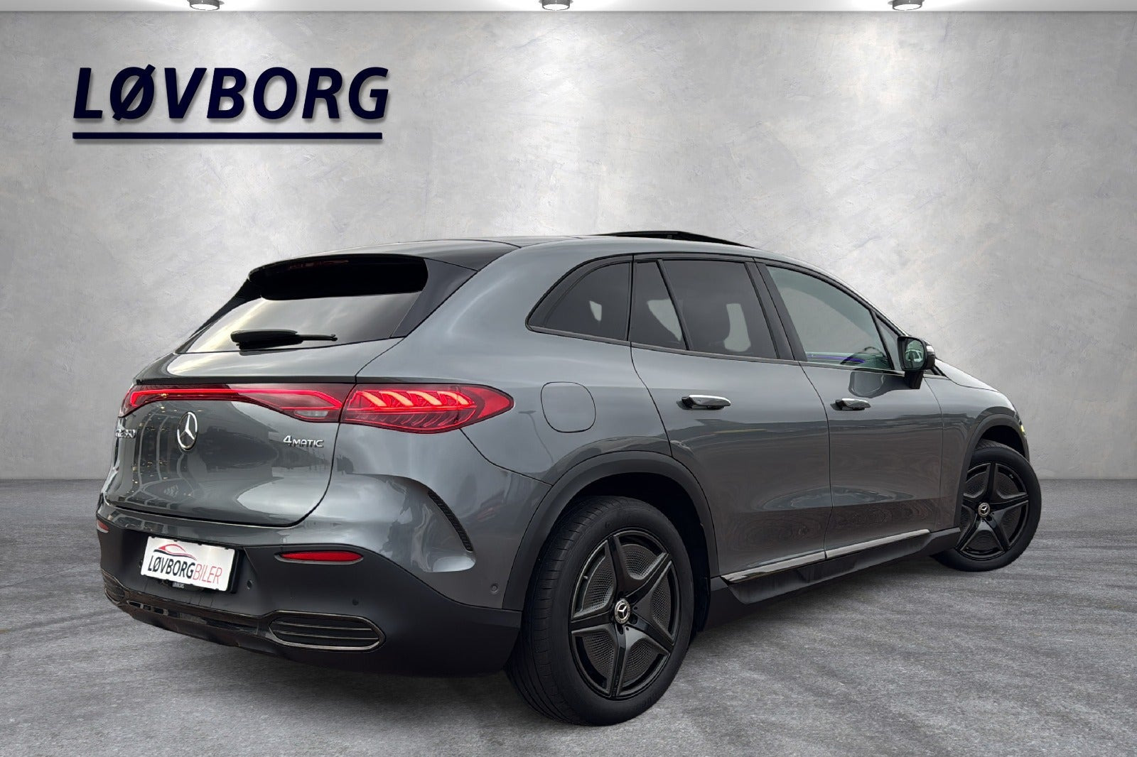 Grå Mercedes EQE350 SUV fra 2023