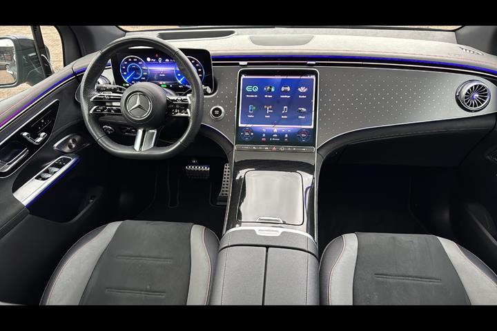 Grå Mercedes EQE350 SUV fra 2023