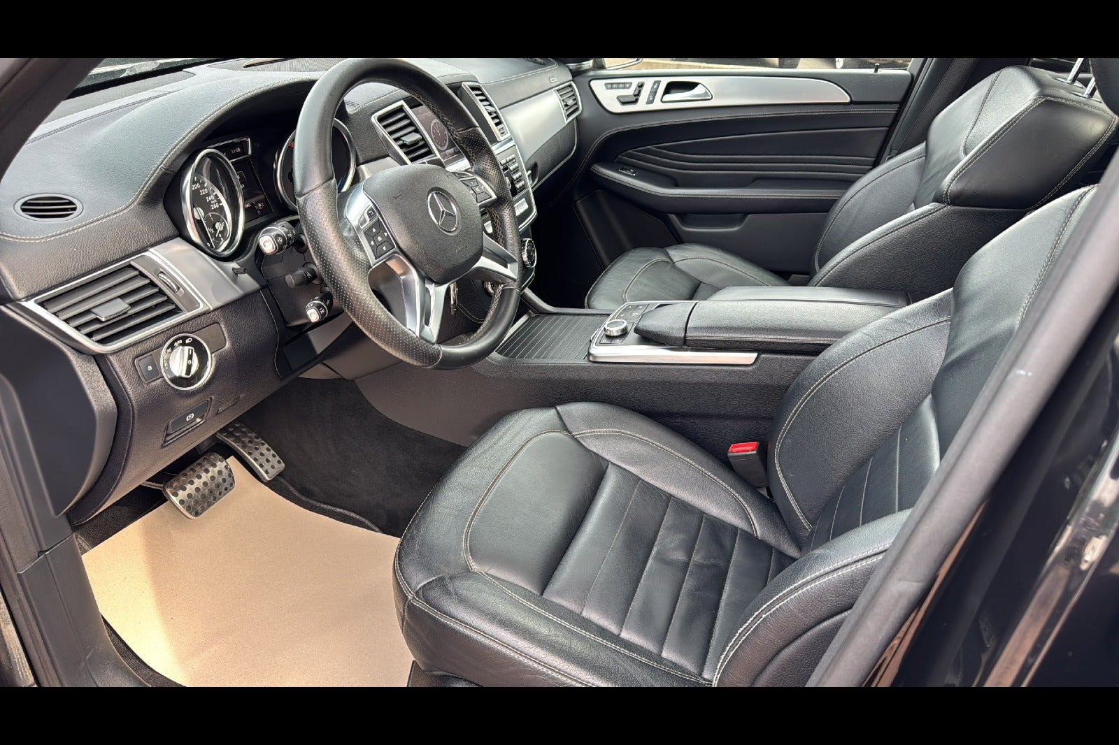 Sort Mercedes ML350 fra 2012