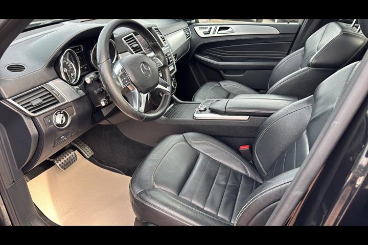 Sort Mercedes ML350 fra 2012