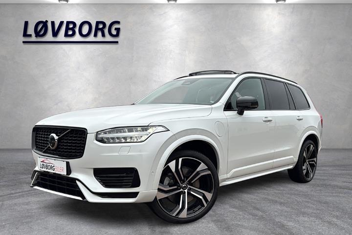Hvid Volvo XC90 fra 2023 set udefra