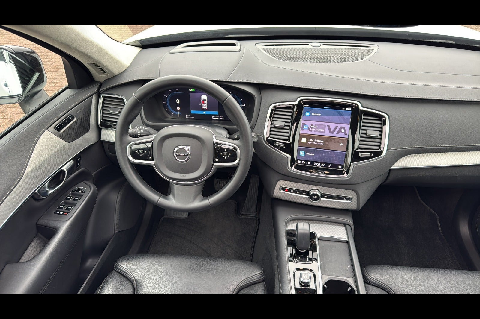 Hvid Volvo XC90 fra 2023