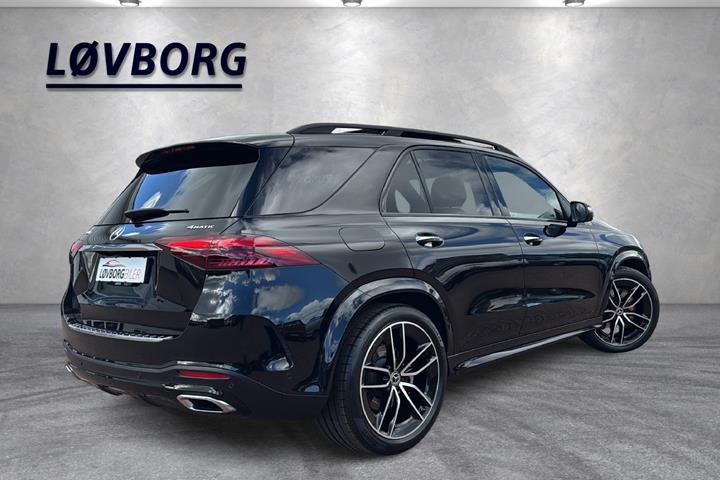 Sort Mercedes GLE450 d fra 2024