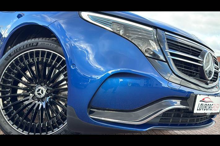 Blå Mercedes EQC400 fra 2023
