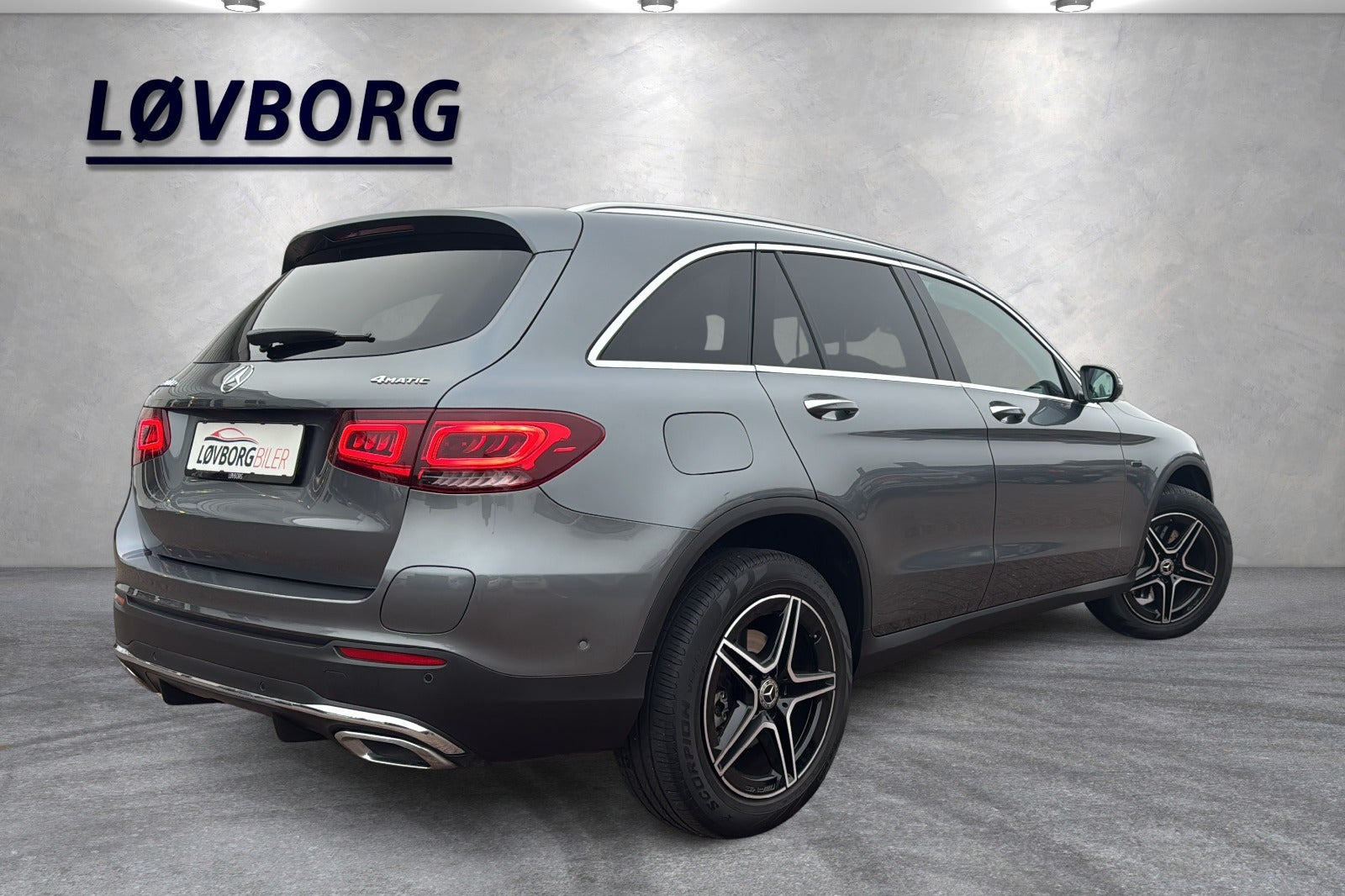 Grå Mercedes GLC300 de fra 2021
