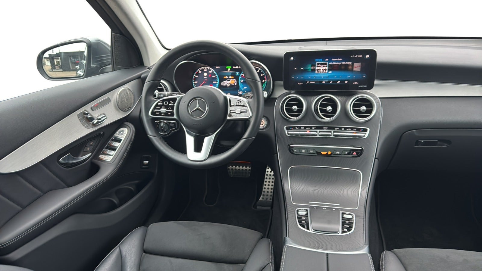 Grå Mercedes GLC300 de fra 2021