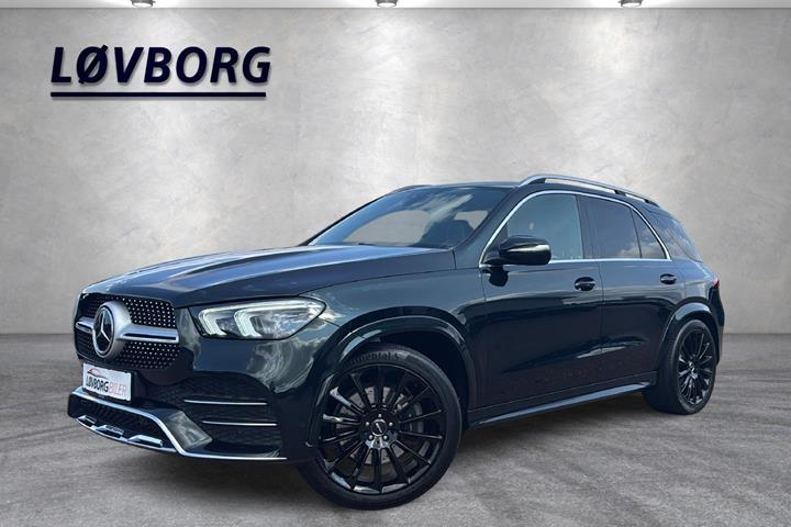 Grøn Mercedes GLE350 d fra 2020 set udefra