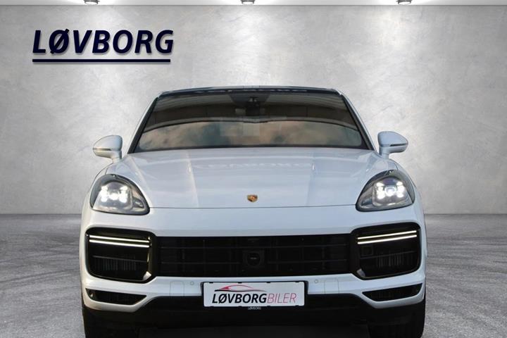 Hvid Porsche Cayenne Turbo fra 2019