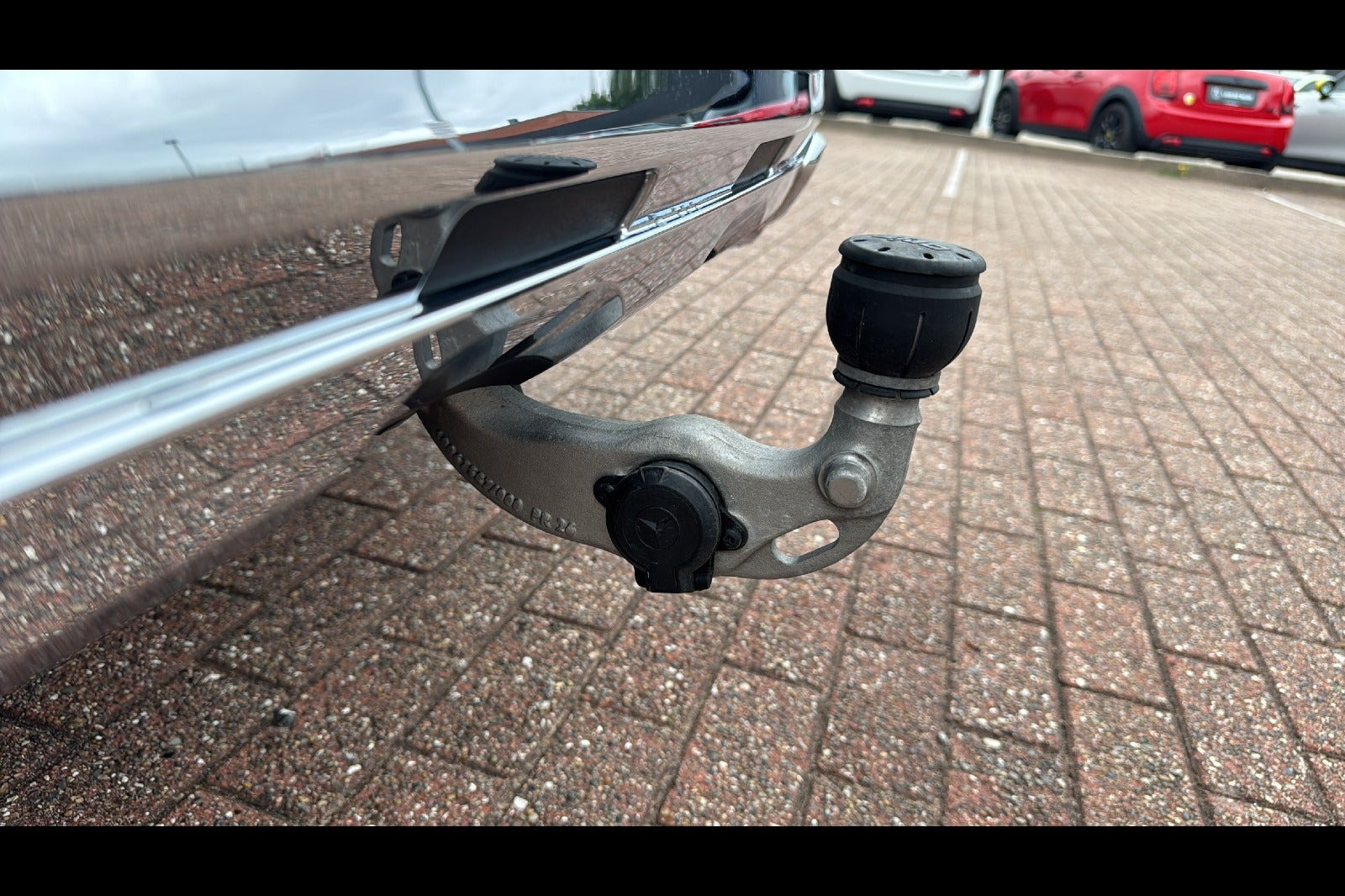 Sort Mercedes GLC300 e fra 2024
