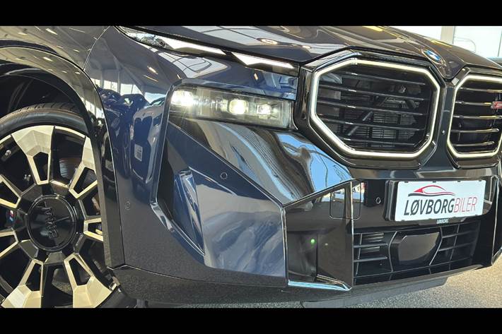 Blå BMW XM fra 2024