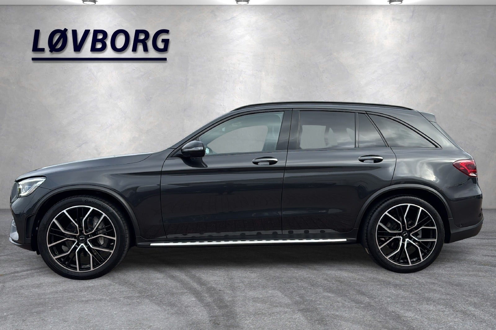 Grå Mercedes GLC400 d fra 2020