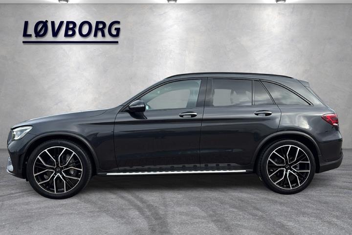 Grå Mercedes GLC400 d fra 2020