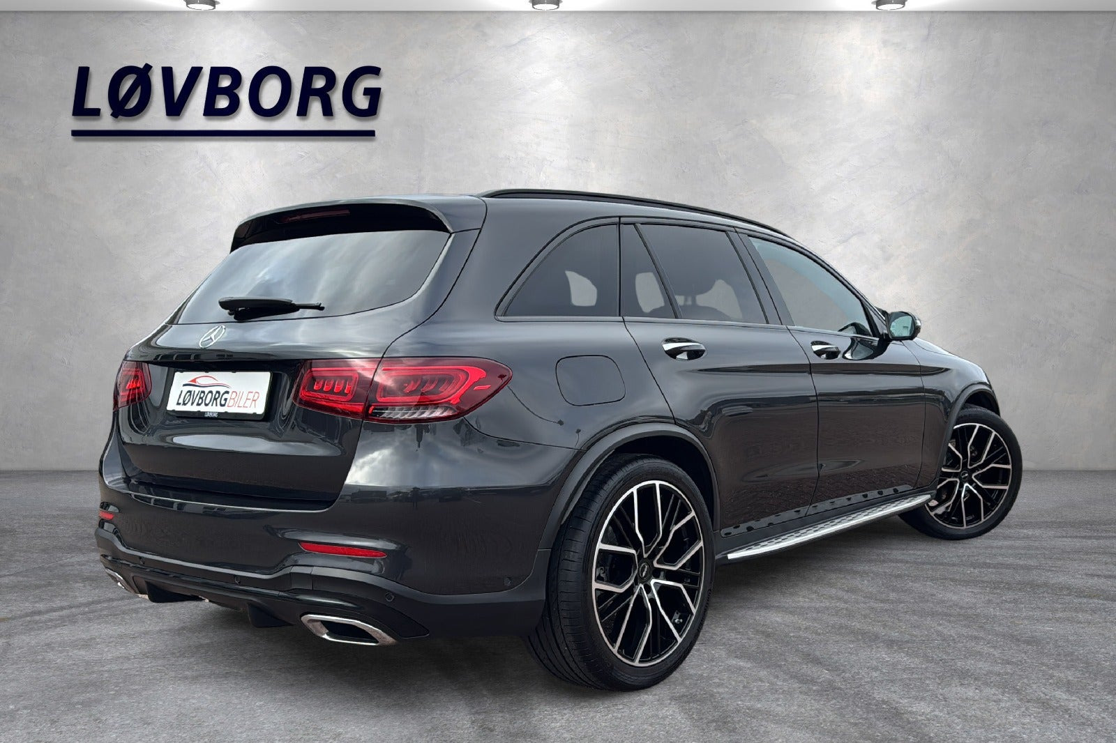 Grå Mercedes GLC400 d fra 2020